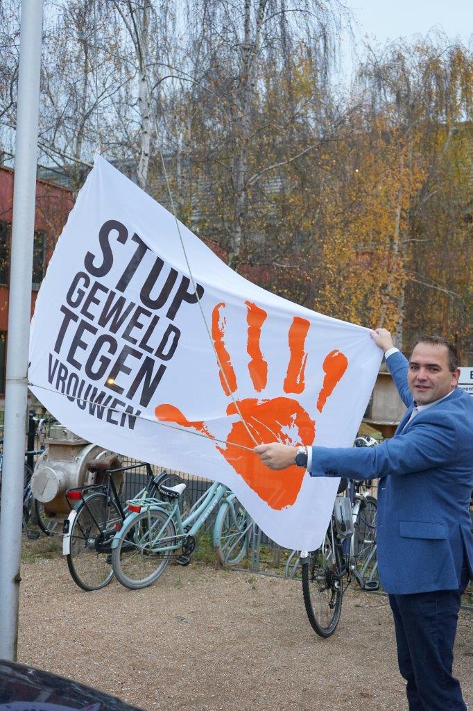 Hijsen vlag Orange the World